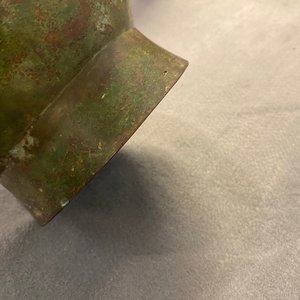 Een Chinese archaïsche bronzen 'hu' vaas met inscriptie, Ming — foto 15