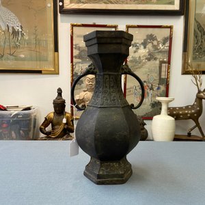 Een Chinese archaïsche bronzen vaas, Xuande merk, Ming — foto 7