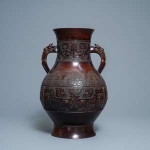 Een Chinese archaïsche bronzen vaas, Zuo zisun yong merk, 18e eeuw — foto 1