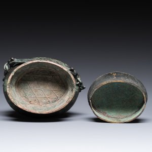 Een Chinese archaïsche rituele bronzen 'you' wijnkan met deksel in Westelijke Zhou-stijl, Ming — foto 7