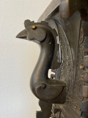Een Chinese archaïstische deels vergulde bronzen 'fangzun' vaas met inscriptie, 19e eeuw — foto 6