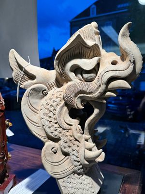 Een Chinese architecturale aardewerken tegel in de vorm van een drakenkop, Song/Jin — foto 3