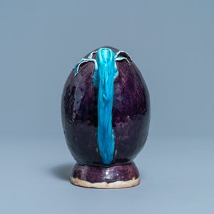 Een Chinese aubergine- en turquoise-geglazuurde perzikvormige cadogan theepot, 18/19e eeuw — foto 5