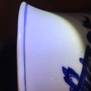 Een Chinese balustervaas met draken in blauw, wit en onderglazuur rood, Kangxi — foto 18