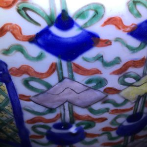 Een Chinese balustervormige wucai vaas met boeddhistische emblemen, Transitie periode, Chongzhen/Shunzhi — foto 18