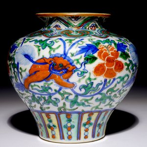Een Chinese balustervormige wucai vaas met tempelleeuwen, 19e eeuw — foto 4