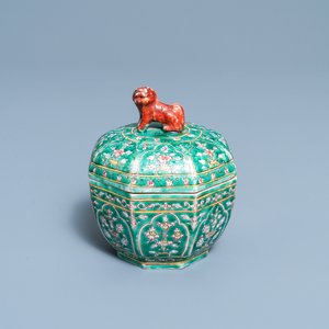 Een Chinese Bencharong dekseldoos voor de Thaise markt, 19e eeuw — foto 1