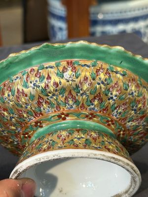 Een Chinese Bencharong kom, dekselkom en tazza voor de Thaise markt, 19e eeuw — foto 24