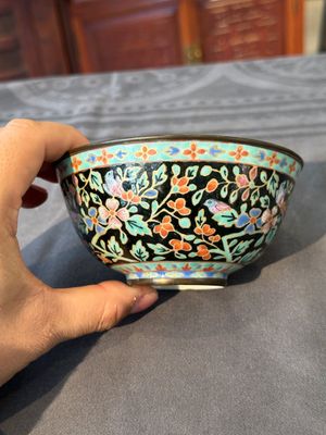 Een Chinese Bencharong kom, dekselkom en tazza voor de Thaise markt, 19e eeuw — foto 3