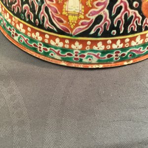 Een Chinese Bencharong kom en een dekselvaasje voor de Thaise markt, 19e eeuw — foto 8