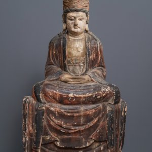Een Chinese beschilderde houten figuur van een Bodhisattva, 18/19e eeuw — foto 2