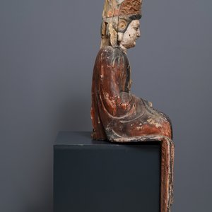Een Chinese beschilderde houten figuur van een Bodhisattva, 18/19e eeuw — foto 3