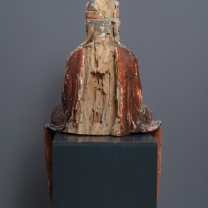 Een Chinese beschilderde houten figuur van een Bodhisattva, 18/19e eeuw — foto 4