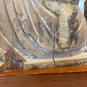 Een Chinese beschilderde houten figuur van Guanyin, Ming — foto 39