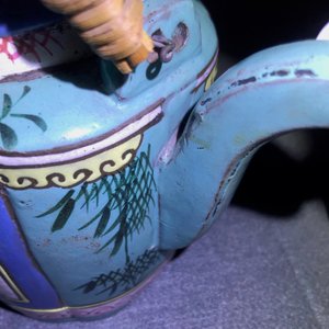 Een Chinese beschilderde Yixing steengoed theepot met deksel, 19e eeuw — foto 15