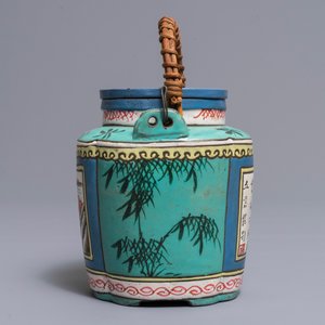 Een Chinese beschilderde Yixing steengoed theepot met deksel, 19e eeuw — foto 2