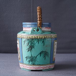 Een Chinese beschilderde Yixing steengoed theepot met deksel, 19e eeuw — foto 22