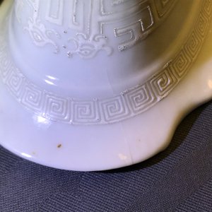 Een Chinese 'bianco sopra bianco' en ijzerrode libation cup, 19e eeuw — foto 12