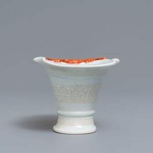 Een Chinese 'bianco sopra bianco' en ijzerrode libation cup, 19e eeuw — foto 3