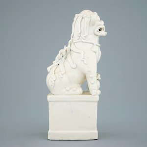 Een Chinese blanc de Chine Dehua figuur van een leeuw, Kangxi — foto 4