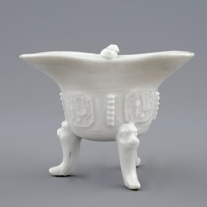 Een Chinese blanc de Chine Dehua "Jue" wijnkom, Kangxi — foto 4