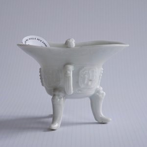 Een Chinese blanc de Chine Dehua "Jue" wijnkom, Kangxi — foto 8