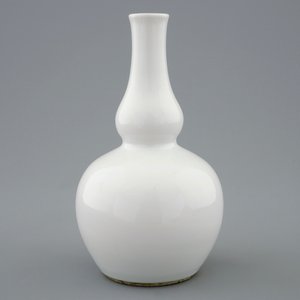 Een Chinese blanc de Chine dubbele gourde vaas, Kangxi/Yongzheng — foto 2