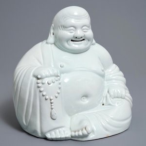 Een Chinese blanc de Chine figuur van Boeddha, zegelmerk, 19/20e eeuw — foto 1