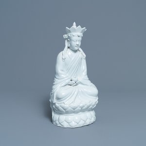 Een Chinese blanc de Chine figuur van Doumu, zegelmerk, 19/20e eeuw — foto 1