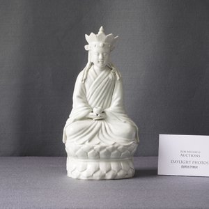Een Chinese blanc de Chine figuur van Doumu, zegelmerk, 19/20e eeuw — foto 7