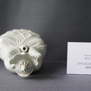 Een Chinese blanc de Chine figuur van Doumu, zegelmerk, 19/20e eeuw — foto 9
