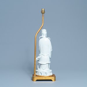 Een Chinese blanc de Chine figuur van Guanyin op verguld bronzen lampvoet, 19/20e eeuw — foto 3