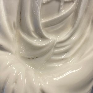Een Chinese blanc de Chine figuur van Guanyin op verguld bronzen voet, 18/19e eeuw — foto 12