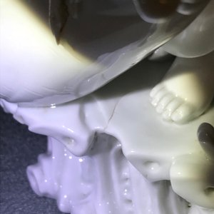 Een Chinese blanc de Chine groep met Boeddha en spelende jongens, Republiek, 20e eeuw — foto 28