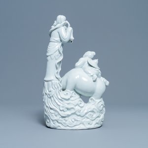 Een Chinese blanc de Chine groep met mythologisch decor, Republiek — foto 4