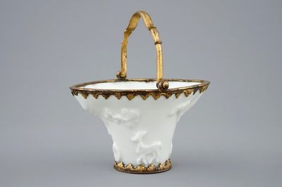 Een Chinese blanc de Chine kop met verguld bronzen montuur, Kangxi