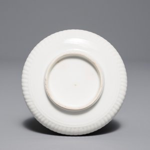 Een Chinese blanc de Chine penselenbeker, Kangxi — foto 6