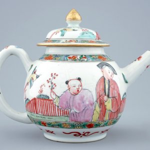 Een Chinese blanc de Chine theepot met deksel in Londen beschilderd, Kangxi — foto 2