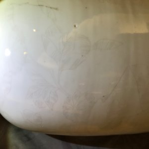Een Chinese blanc de Chine vaas met onderglazuur decor, 19e eeuw — foto 10