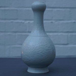 Een Chinese blanc de Chine vaas met onderglazuur drakendecor, Qianlong merk, 19/20e eeuw — foto 7