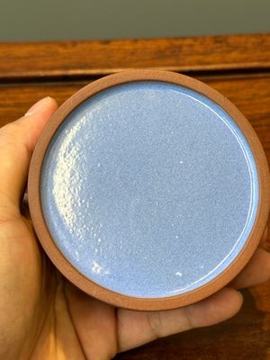 Een Chinese blauw-geëmailleerde Yixing steengoed dekseldoos met een berglandschap, 18/19e eeuw — foto 10