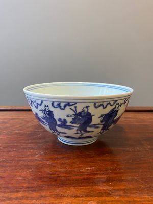 Een Chinese blauw-witte 'Acht onsterfelijken' kom, Jiajing merk en periode — foto 2