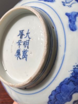 Een Chinese blauw-witte 'Acht onsterfelijken' kom, Wanli merk en periode — foto 15