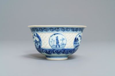 Een Chinese blauw-witte ajour kom met landschapsdecor, Transitie periode