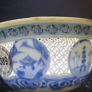 Een Chinese blauw-witte ajour kom met landschapsdecor, Transitie periode — foto 8