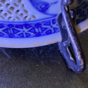 Een Chinese blauw-witte ajour kom met zilveren montuur, Transitie periode — foto 9