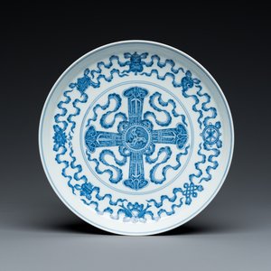 Een Chinese blauw-witte 'Bajixiang' tazza, Qianlong merk en periode — foto 1