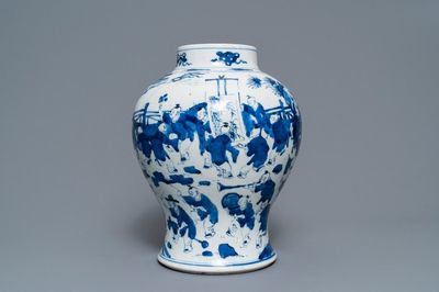 Een Chinese blauw-witte balustervaas met spelende jongens, Kangxi