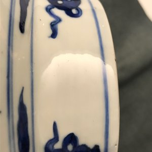 Een Chinese blauw-witte balustervaas met spelende jongens, Kangxi — foto 8
