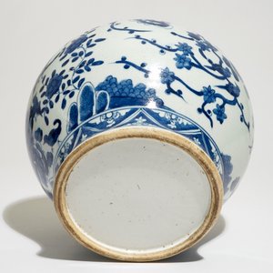 Een Chinese blauw-witte balustervormige "feniks" pot met shou symbolen, 19e eeuw — foto 7